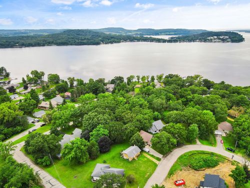 W11091 Lake View Dr, Lodi, WI, 53555-1523 | Card Image