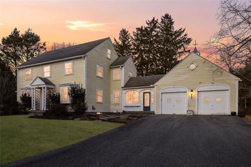 555 Great Rd, Lincoln, RI, 02865-1437 | Card Image