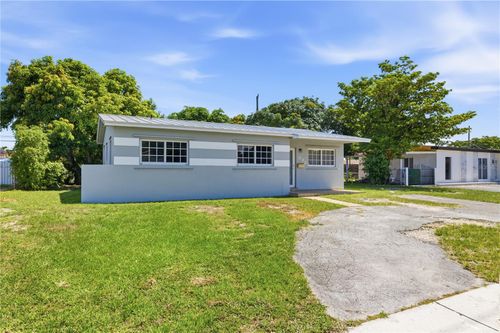 998 W 68th Street, Hialeah, FL, 33014 | Card Image