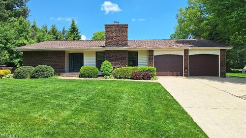 410 Breezewood Cir, Wadsworth, OH, 44281-2202 | Card Image