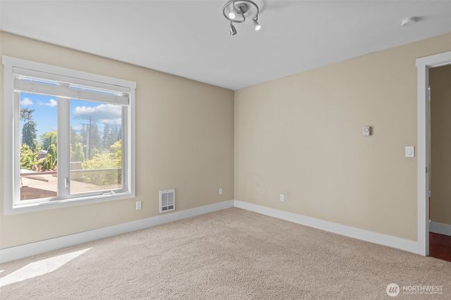 As well as being spacious, the main bathroom separates the 2 bedrooms for added privacy/noise. | Image 23
