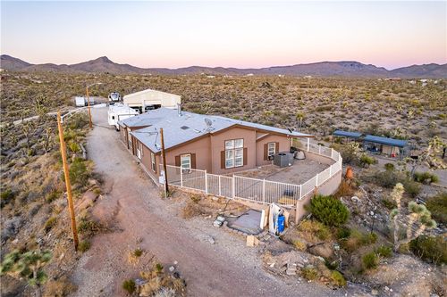 8356 W Cordelia, White Hills, AZ, 86445-8704 | Card Image
