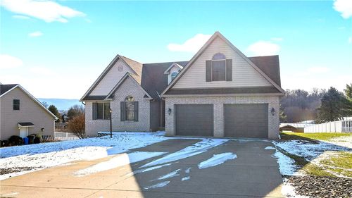 111 Lopez Dr, Uniontown, PA, 15401-9129 | Card Image