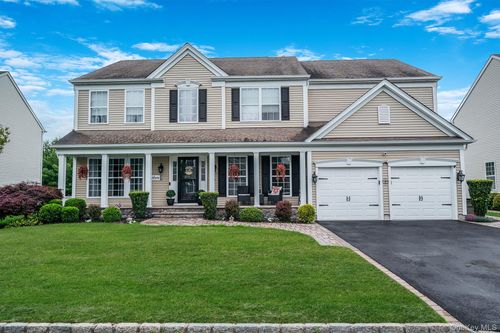 11 Woodstork Dr, Mount Sinai, NY, 11766-3400 | Card Image
