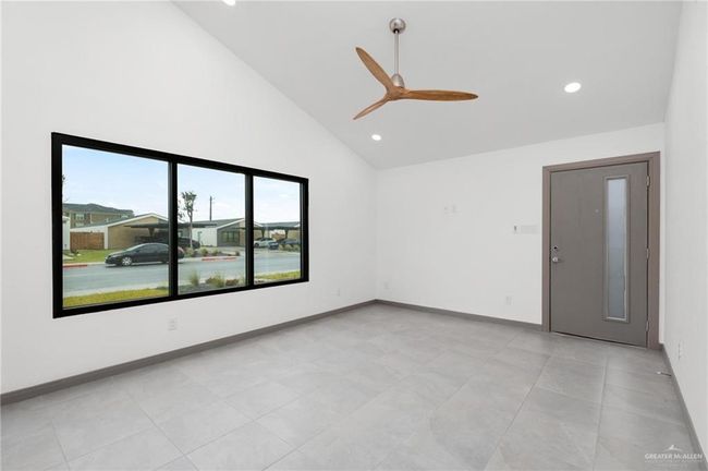 Living Area | Image 4