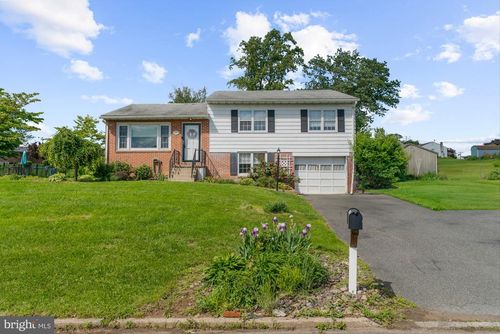 521 Swamp Creek Rd, BECHTELSVILLE, PA, 19505-9219 | Card Image