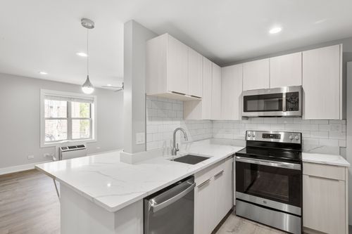 apt-2w-1303 Estes Ave, Chicago, IL, 60626-5463 | Card Image