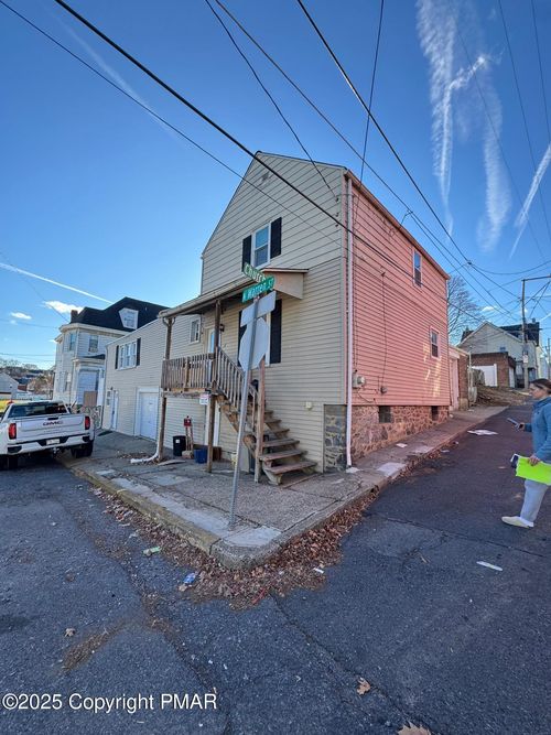 17 N Warren St, Easton, PA, 18042-3324 | Card Image