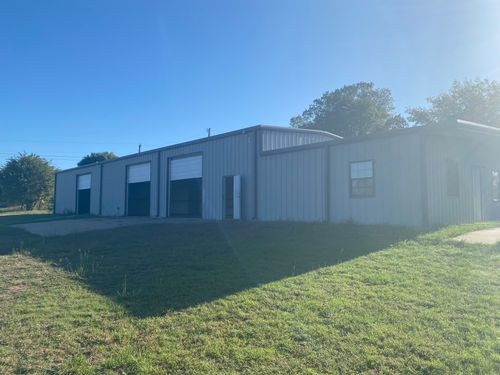 5201 N Fm 51, Weatherford, TX, 76085-9318 | Card Image