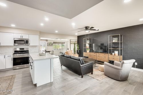 10801 W El Dorado Dr, Sun City, AZ, 85351-4053 | Card Image