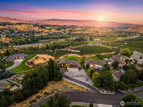 3045 Eastview Ln, Wenatchee, WA, 98801-9113 | Card Image