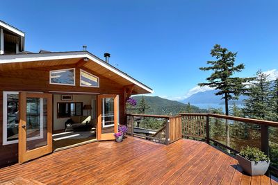 845 Valhalla Pl, House other with 4 bedrooms, 2 bathrooms and null parking in Bowen Island BC | Image 1