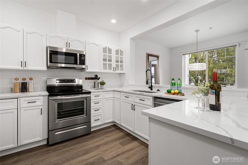 a203-7583 Old Redmond Rd, Redmond, WA, 98052-4251 | Card Image