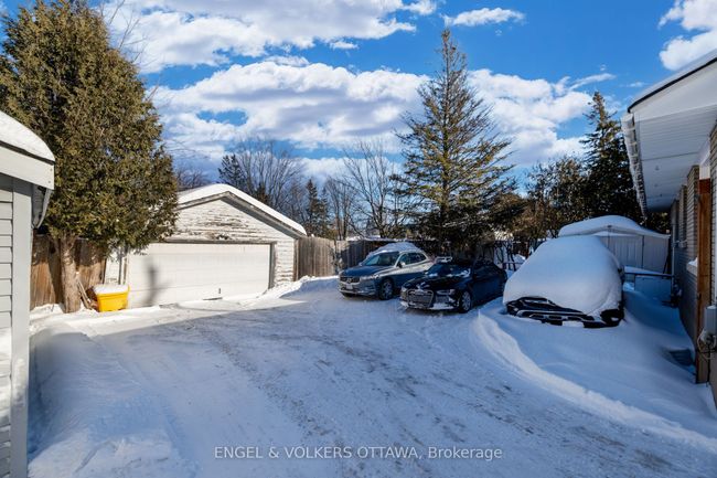 1007 Blair Rd, House other with 4 bedrooms, 2 bathrooms and 10 parking in Gloucester ON | Image 4
