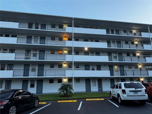 apt-411-950 Hillcrest Dr, Hollywood, FL, 33021-7882 | Card Image
