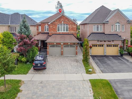 3240 Tacc Dr, Mississauga, ON, L5M0H3 | Card Image
