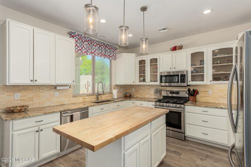 1382 W Sundial Pl, Oro Valley, AZ, 85737-9048 | Card Image