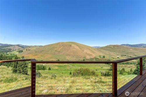 427 Rendezvouz Rd, Winthrop, WA, 98862 | Card Image