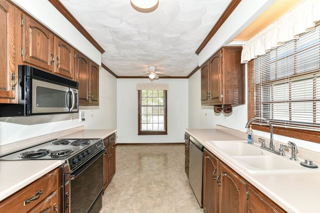 Kitchen with All Appliances. Pantry Cupboard. | Image 6