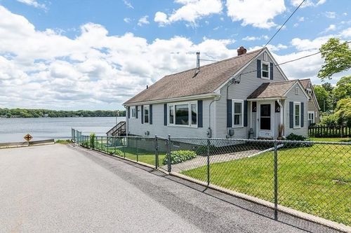 4 Lake Ave, Tiverton, RI, 02878-2324 | Card Image