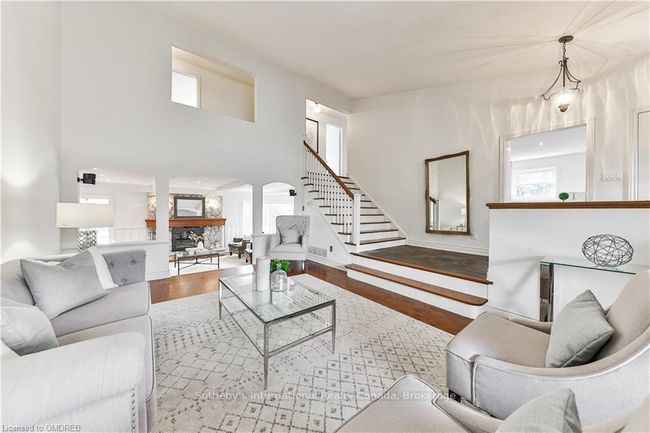 2230 All Saints Cres, House other with 4 bedrooms, 3 bathrooms and 4 parking in Oakville ON | Image 6