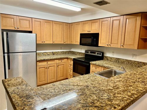 apt-102-5201 Geneva Way, Doral, FL, 33166-4616 | Card Image