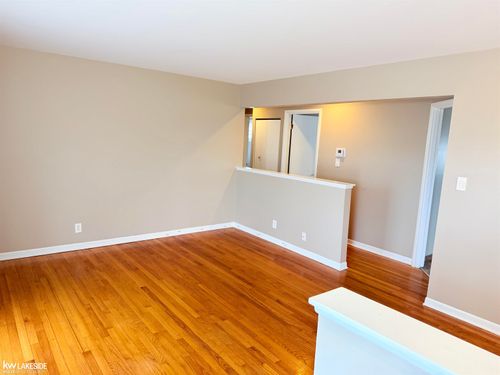 21300 Briarcliff St, Saint Clair Shores, MI, 48082-1293 | Card Image