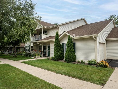c-160 Bur Oak Lane, Grafton, WI, 53024 | Card Image