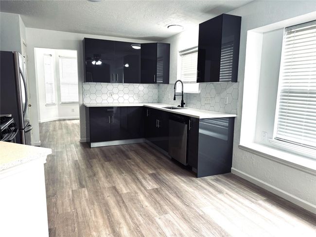 10403 N Shadowdale Dr, Home with 3 bedrooms, 2 bathrooms and null parking in Houston TX | Image 9