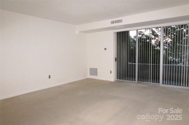 Large LR with wide windows leading to balcony | Image 7