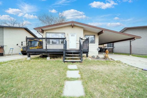 476 18 St Ne, Medicine Hat, AB, T1C1G1 | Card Image