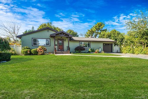 4 Starlight Dr, Commack, NY, 11725-3512 | Card Image