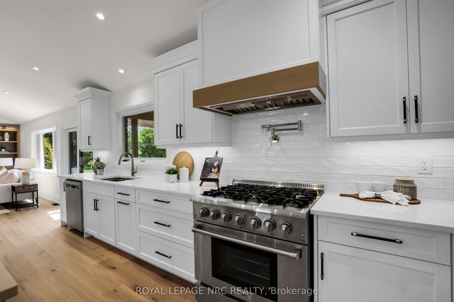 2021 Victoria Ave, Home with 5 bedrooms, 4 bathrooms and 50 parking in Pelham ON | Image 25