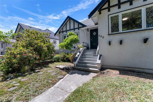 990 Hampshire Rd, Victoria, BC, V8S4S7 | Card Image