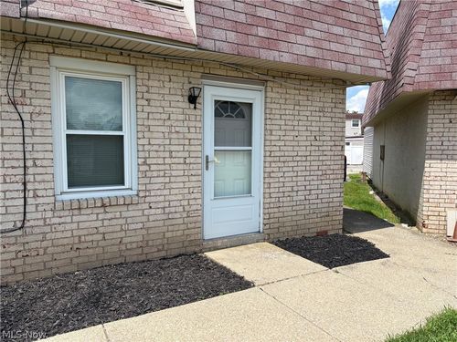 4263 Bennington Blvd, Brunswick, OH, 44212-1747 | Card Image
