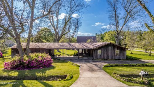 101 Grove Cir, Lake Waccamaw, NC, 28450-2113 | Card Image