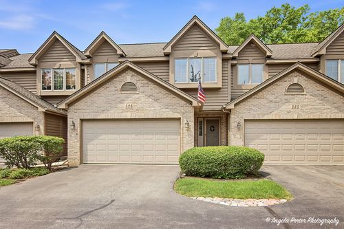 526 Silver Aspen Cir, Crystal Lake, IL, 60014-8410 | Card Image