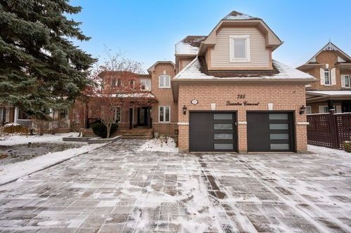 785 Quantra Cres, Newmarket, ON, L3X1M9 | Card Image