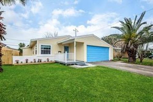 9 Manor Way, Galveston, TX, 77550-3218 | Card Image