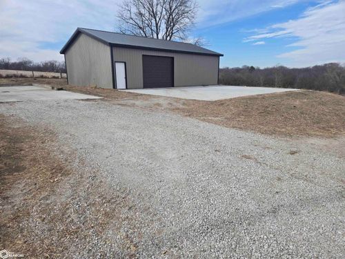 837 Highway G76, Knoxville, IA, 50138-8729 | Card Image