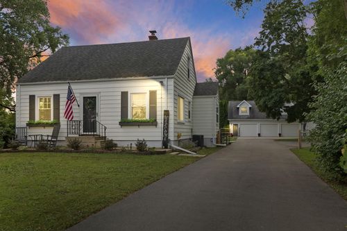 9105 Gittings Rd, Mount Pleasant, WI, 53406-2025 | Card Image