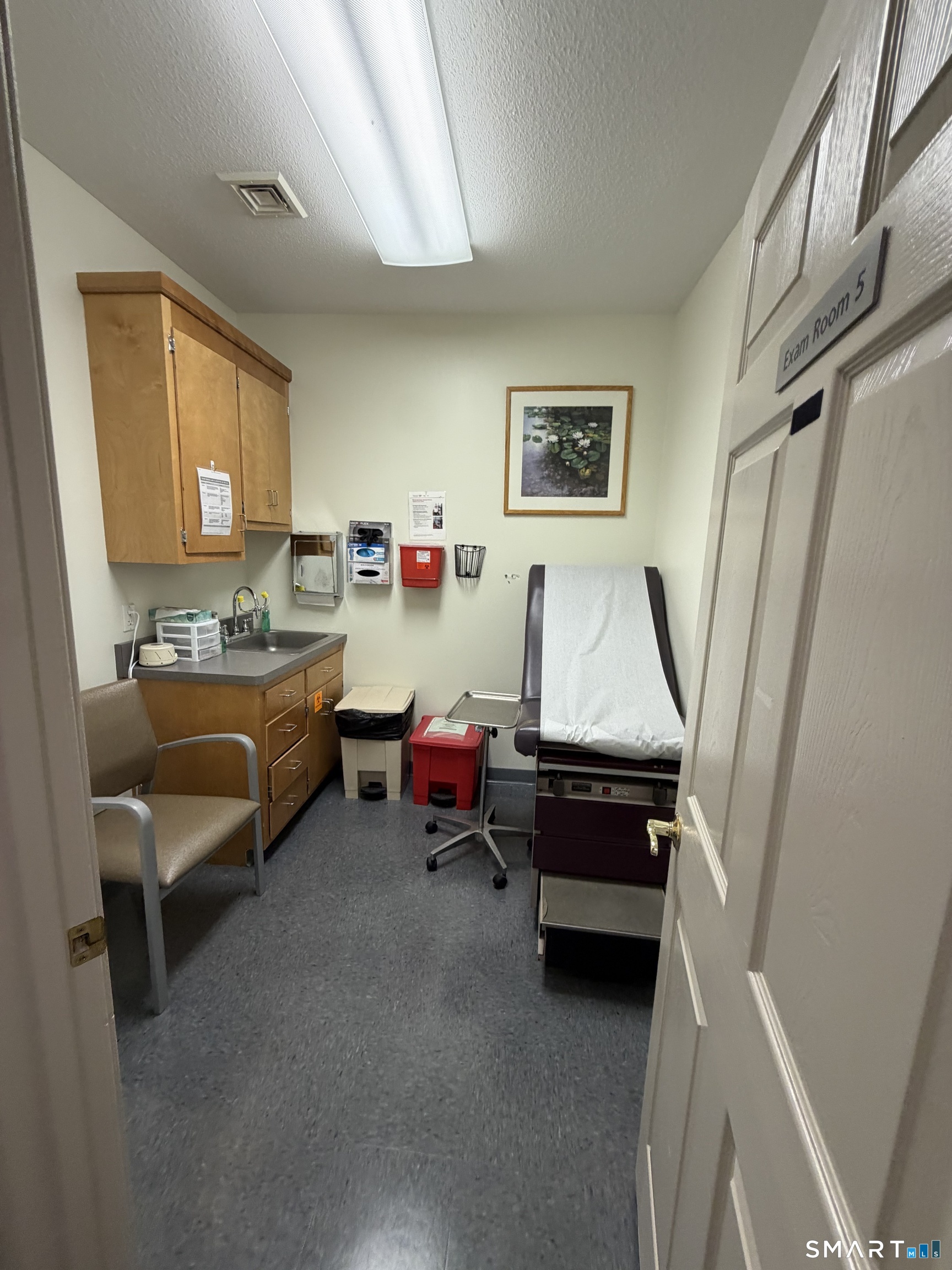 Commercial Lease in Windsor Locks
