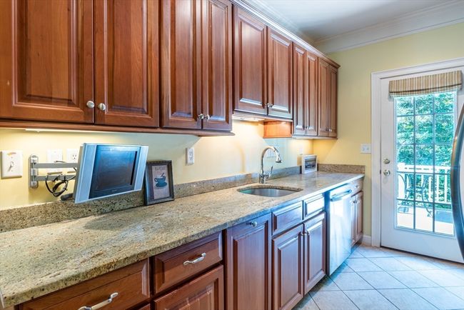 3 - 3 Lowell Dr, Condo with 2 bedrooms, 3 bathrooms and 2 parking in Hopkinton MA | Image 10