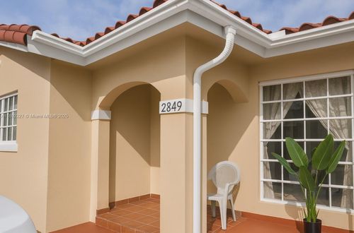 2849 W 71st St, Hialeah, FL, 33018-5341 | Card Image