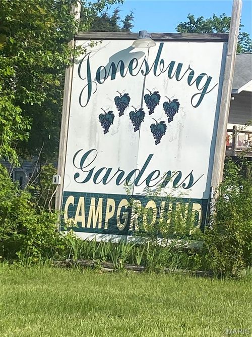 15 Highway E, Jonesburg, MO, 63351-2505 | Card Image