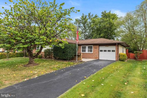 210 W Beech Rd, STERLING, VA, 20164-4001 | Card Image