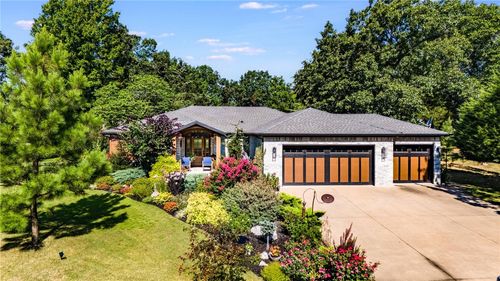 8 Kildonan Dr, Bella Vista, AR, 72715-6025 | Card Image