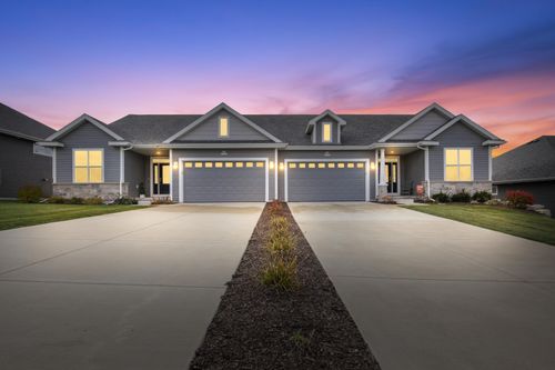 N62W21743 Augusta Pkwy, Menomonee Falls, WI, 53051-6221 | Card Image