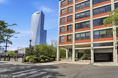 211-2429 Locust St, PHILADELPHIA, PA, 19103-5557 | Card Image