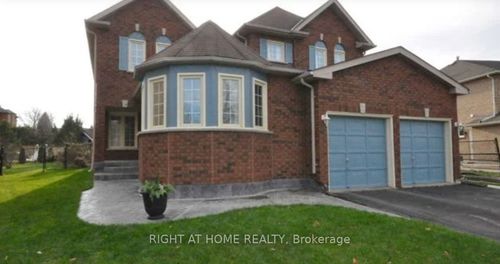 92 Nelson Cir, Newmarket, ON, L3X1R2 | Card Image